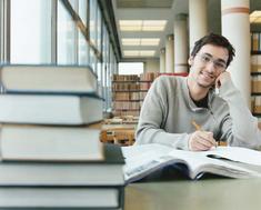Etudiant en doctorat à la bibliothèque