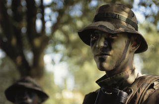 L'armée de terre recrute 10 000 jeunes en 2013