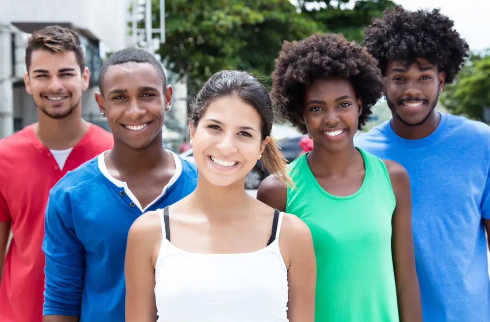 Étudiants étrangers préparant leur arrivée en France pour étudier