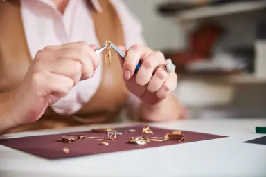 Monteur-assembleur / Monteuse-assembleuse en bijouterie