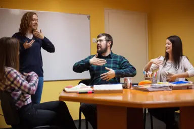 Professeur / Professeure de langue des signes française (LSF)
